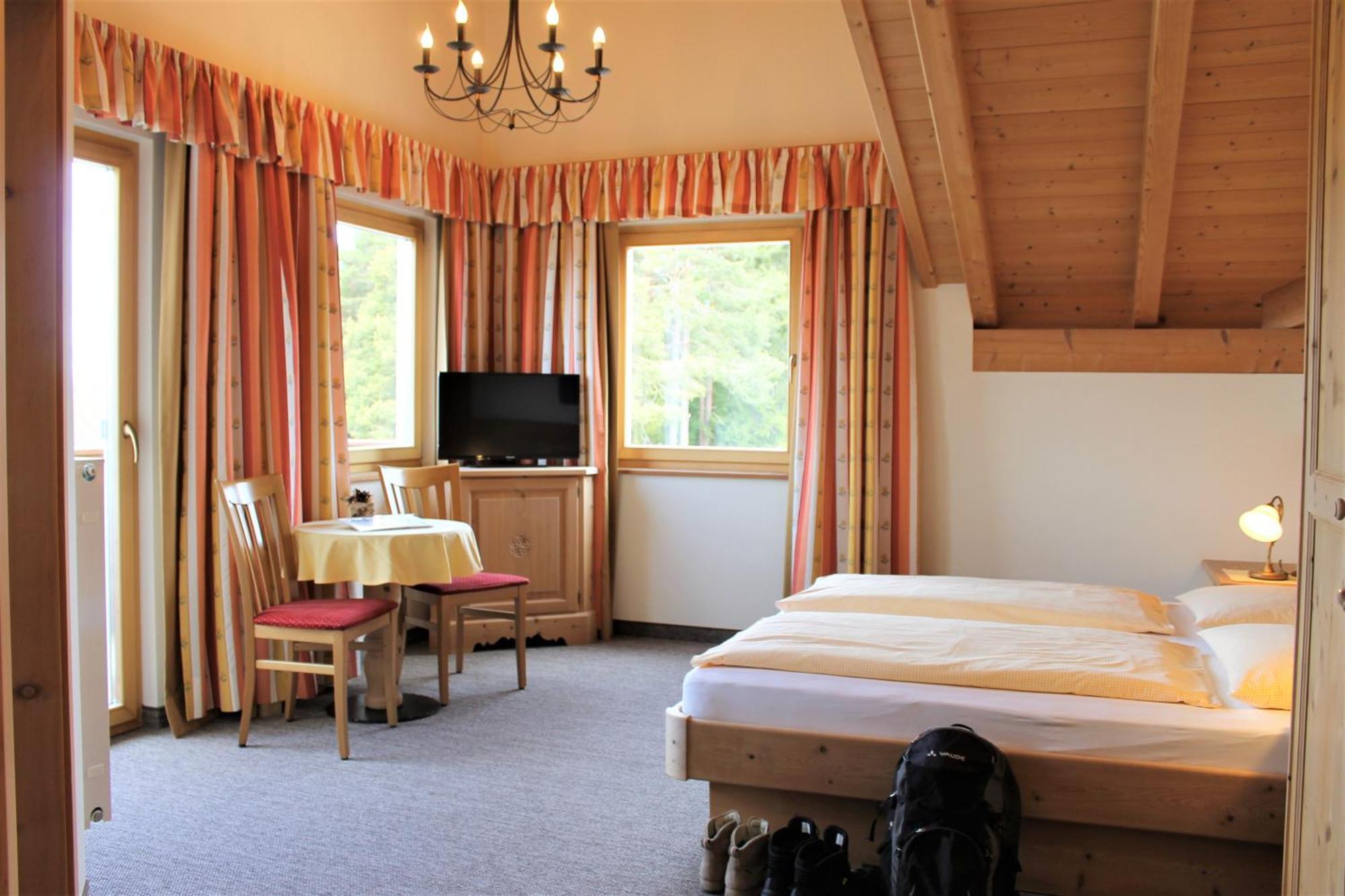 Hotel Landgasthof Laerchenwald Collepietra  Exterior photo